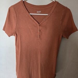 Duluth Trading Co Women's Rust Short Sleeve Top